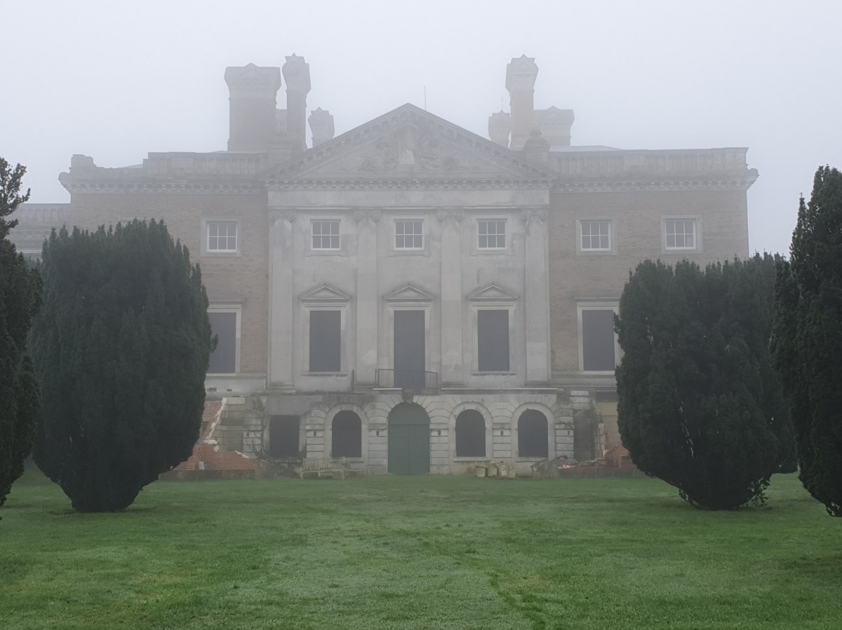 Light Tales And Familiar Sounds At Copped Hall – A Foggy New&nbsp;Dawn